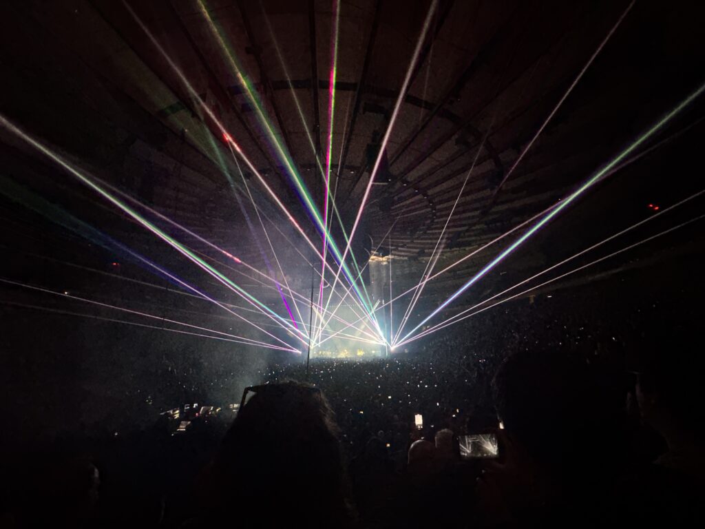 White lasers Speer out from the stage.