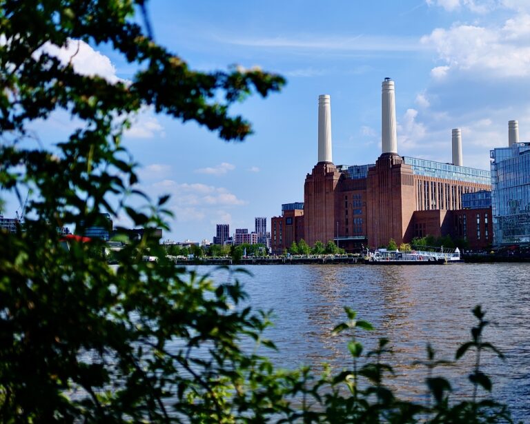 May 2024 – London – Day 6: In search of the elusive flying pig